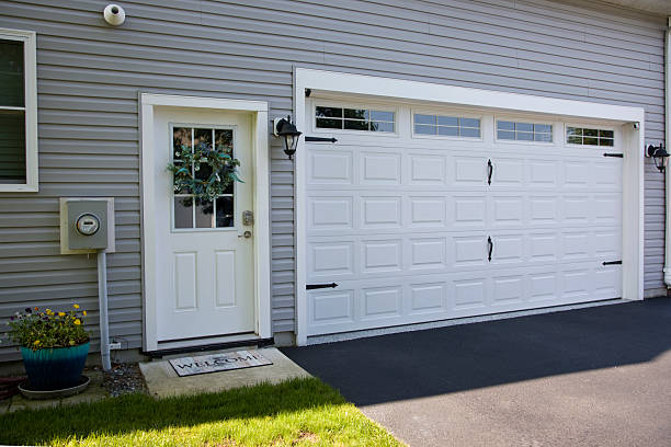 24/7 Emergency Garage Door Panel Replacement experts in La Mesa, CA